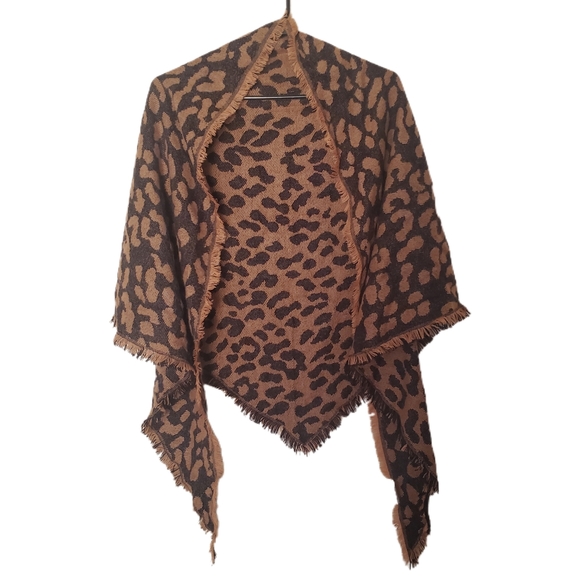 Acrylic knit leopard wrap - Picture 3 of 8
